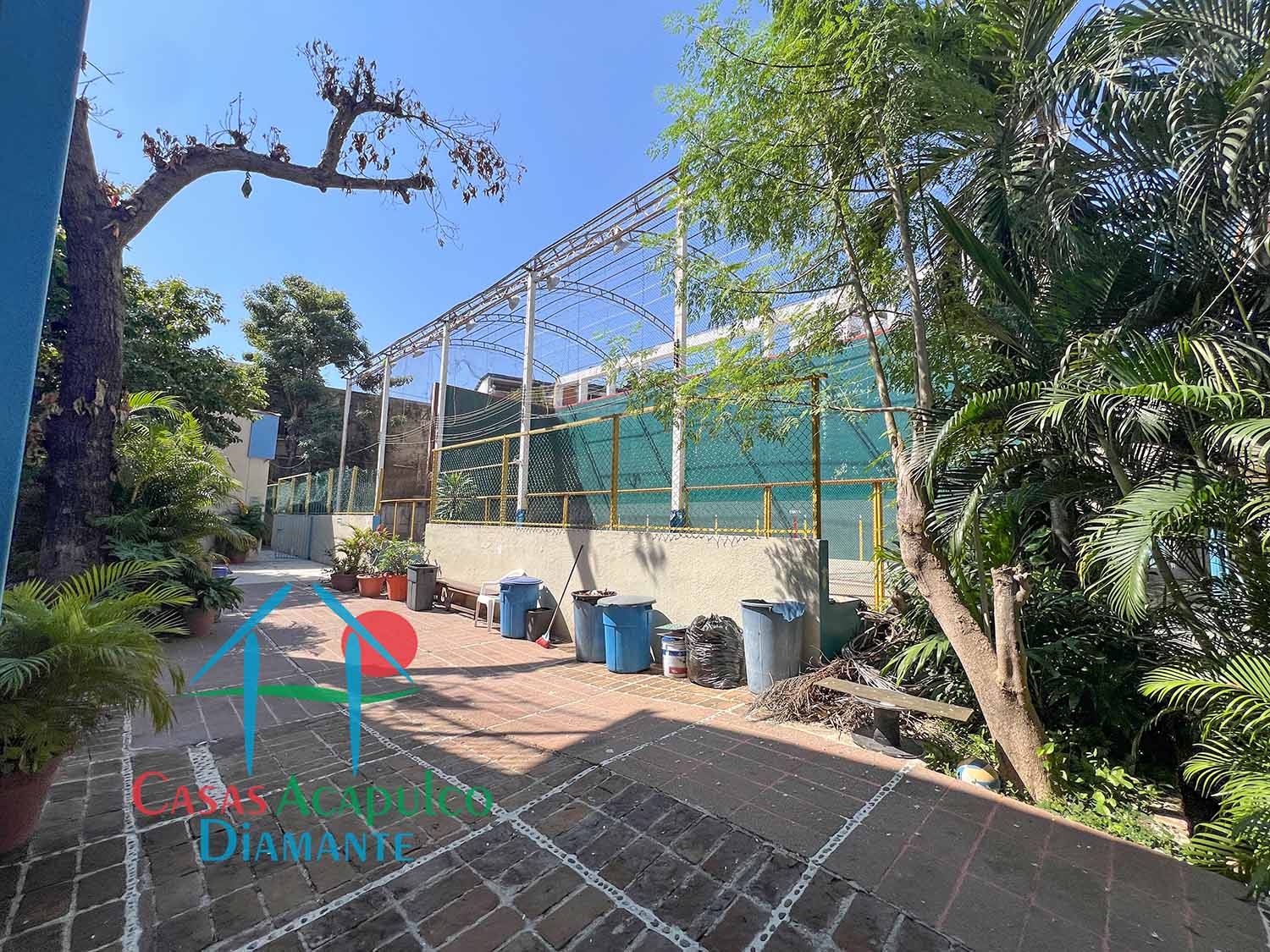 Centro Escolar La Paz sección secundaria - Patio 1